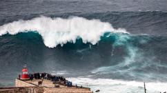 Гигантские волны в назаре, португалия Самые большие волны португалии